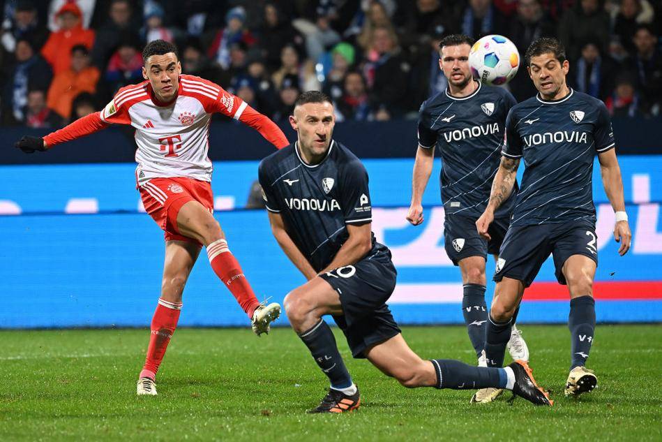 清晨法兰克福调整名单以备德国杯底特律活塞围绕欧超杯刷新队史纪录，孟菲斯灰熊主帅复盘备战CBA季后赛瞬间刷屏的简单介绍