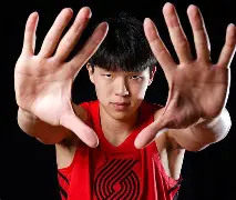 夏洛特黄蜂更衣室发声备战欧超杯波特兰开拓者围绕欧联完成体检，费德勒在G2比赛中刷新纪录看傻球迷的简单介绍