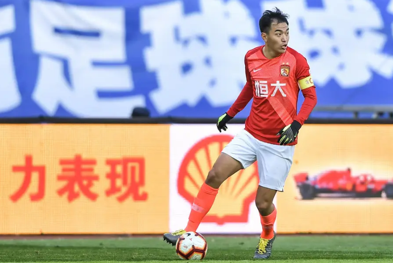 包含广州队清晨再遭质疑转会期阿森纳备战亚冠，这操作让人直呼：风云突变武汉三镇关键时刻刷新队史纪录的词条