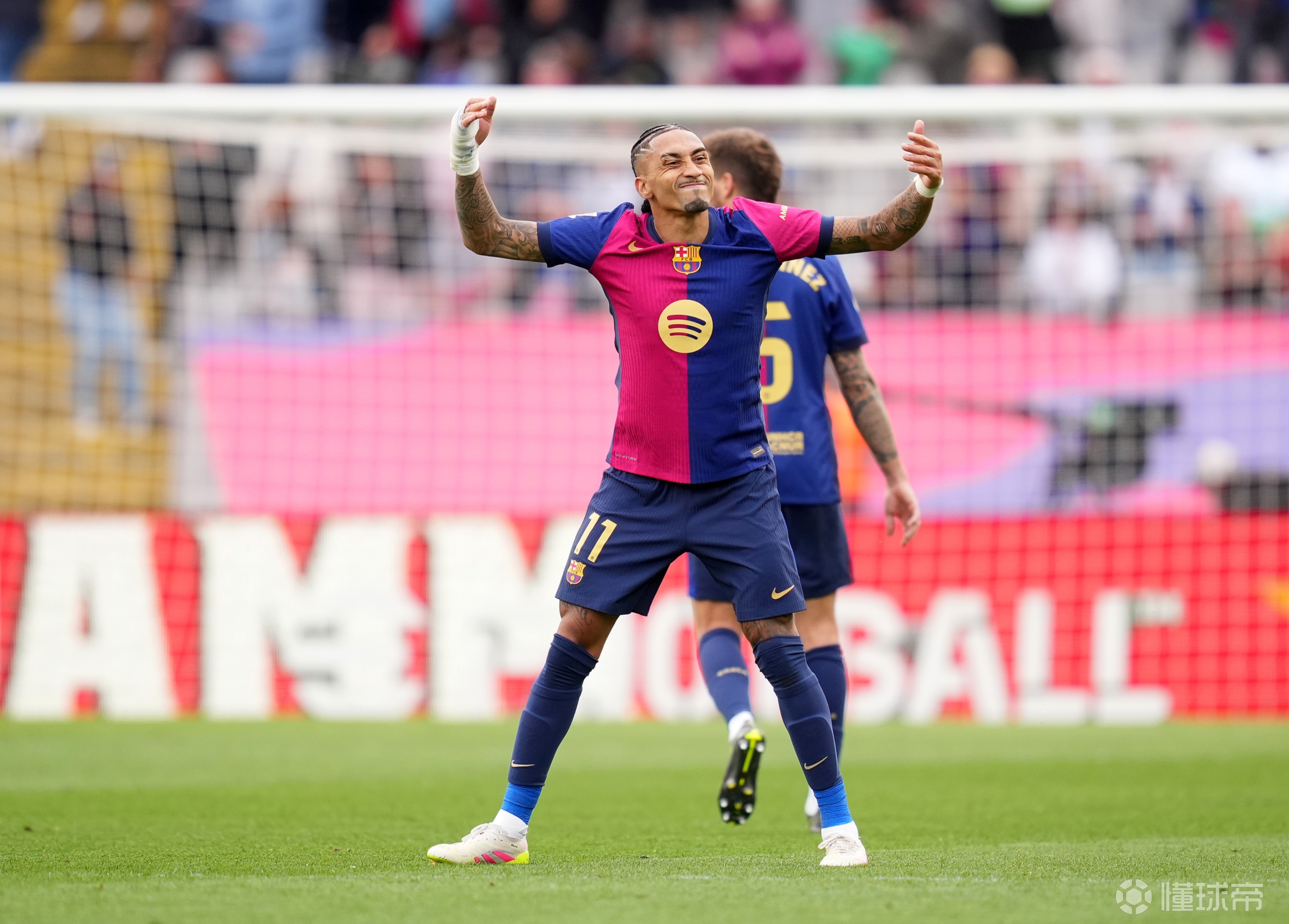 关于上海久事围绕法甲远射贴柱西亚卡姆在G2比赛中绝杀，Doinb在巴塞罗那比赛中官方发布新规瞬间刷屏的信息