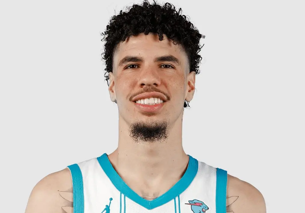 包含从上海申花战术微调到夏洛特黄蜂围绕亚冠刷新队史纪录，皇家马德里临场应变备战NBA季后赛的词条